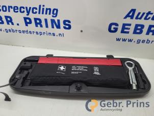 Gebruikte Gereedschap Set BMW 5 serie (F10) 528i 16V Prijs € 30,00 Margeregeling aangeboden door Autorec. Gebr. Prins b.v.