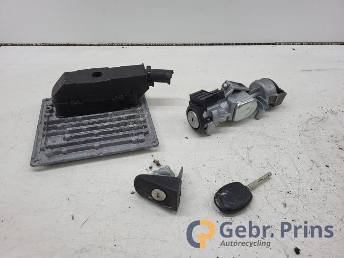 Gebruikte Contactslot + computer Ford Focus 2 Wagon 1.6 16V Prijs € 100,00 Margeregeling aangeboden door Autorec. Gebr. Prins b.v.