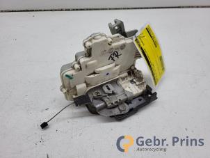 Gebruikte Slotmechaniek Portier 4Deurs rechts-voor Seat Altea (5P1) 1.4 TSI 16V Prijs € 30,00 Margeregeling aangeboden door Autorec. Gebr. Prins b.v.