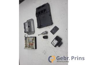 Gebruikte Kontaktslot + computer Renault Scénic II (JM) 1.6 16V Prijs € 100,00 Margeregeling aangeboden door Autorec. Gebr. Prins b.v.