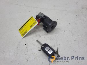 Gebruikte Kontaktslot + Sleutel Mercedes Citan (415.6) 1.5 109 CDI Prijs € 48,40 Inclusief btw aangeboden door Autorec. Gebr. Prins b.v.