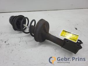 Gebruikte Mac Phersonpoot links-voor Renault Twingo II (CN) 1.5 dCi 90 FAP Prijs € 40,00 Margeregeling aangeboden door Autorec. Gebr. Prins b.v.