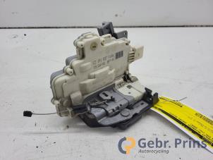 Gebruikte Deurslot Mechaniek 2Deurs rechts Volkswagen Eos (1F7/F8) 1.4 TSI 16V BlueMotion Prijs € 50,00 Margeregeling aangeboden door Autorec. Gebr. Prins b.v.