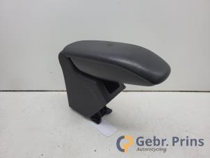 Gebruikte Armleuning Citroen C3 (SC) 1.2 VTi 82 12V Prijs € 40,00 Margeregeling aangeboden door Autorec. Gebr. Prins b.v.