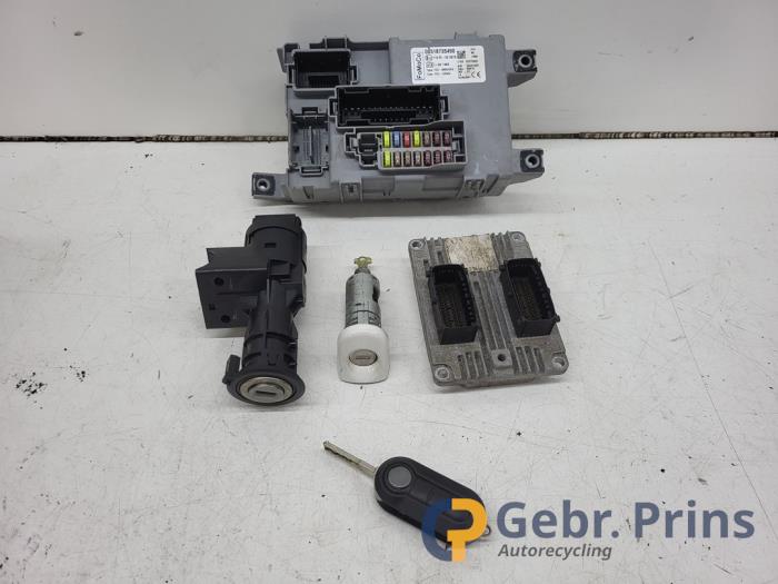 Gebruikte Kontaktslot + computer Ford Ka II 1.2 Prijs € 125,00 Margeregeling aangeboden door Autorec. Gebr. Prins b.v.