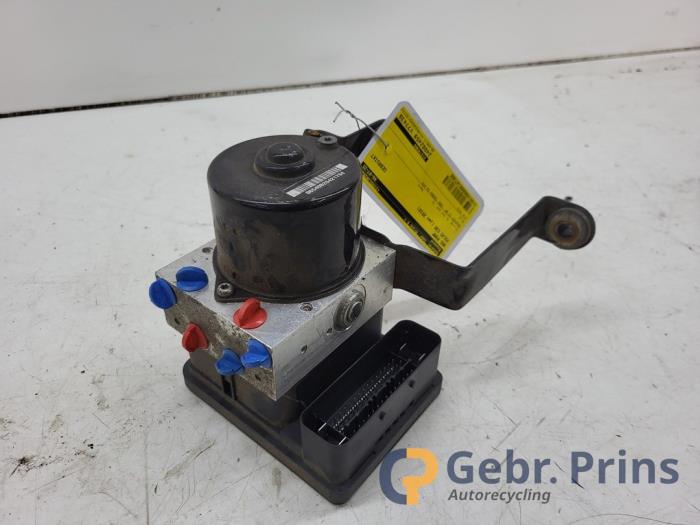 Gebruikte ABS Pomp Volvo C30 (EK/MK) 2.0 16V Prijs € 75,00 Margeregeling aangeboden door Autorec. Gebr. Prins b.v.