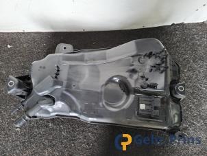 Gebruikte Ureumreservoir Volkswagen Golf VIII (CD1) 2.0 GTD 16V Prijs € 300,00 Margeregeling aangeboden door Autorec. Gebr. Prins b.v.