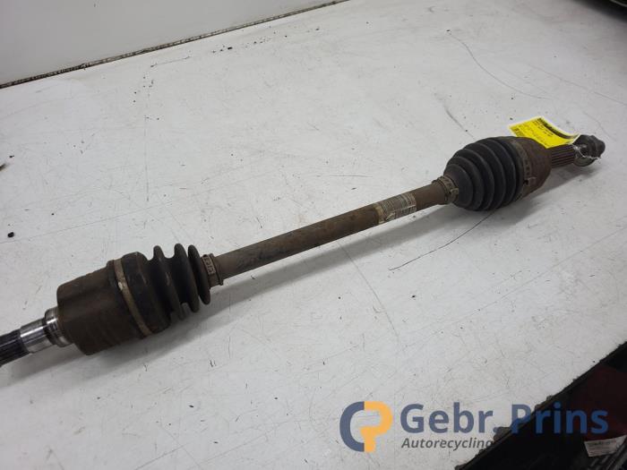 Gebruikte Aandrijfas links-voor Suzuki Swift (ZA/ZC/ZD1/2/3/9) 1.3 VVT 16V Prijs € 30,00 Margeregeling aangeboden door Autorec. Gebr. Prins b.v.