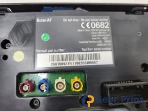 Gebruikte Display Interieur Renault Megane III Grandtour (KZ) 1.5 dCi 110 Prijs € 40,00 Margeregeling aangeboden door Autorec. Gebr. Prins b.v.