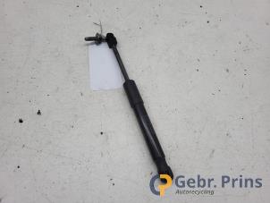 Gebruikte Motorkapdemper rechts Tesla Model Y (5YJY) RWD Prijs € 20,00 Margeregeling aangeboden door Autorec. Gebr. Prins b.v.