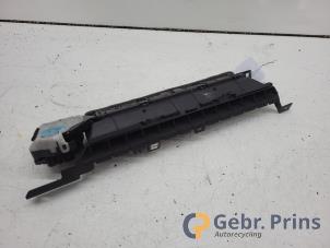 Gebruikte Luchtgeleider Tesla Model Y (5YJY) RWD Prijs € 75,00 Margeregeling aangeboden door Autorec. Gebr. Prins b.v.