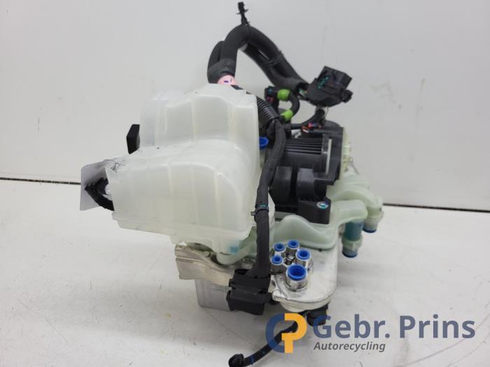 Warmtewisselaar van een Tesla Model Y (5YJY) RWD 2023