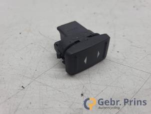Gebruikte Ruit schakelaar elektrisch Ford Focus 2 1.6 Ti-VCT 16V Prijs € 10,00 Margeregeling aangeboden door Autorec. Gebr. Prins b.v.