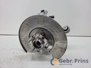 Gebruikte Fusee rechts-achter Tesla Model Y (5YJY) RWD Prijs € 200,00 Margeregeling aangeboden door Autorec. Gebr. Prins b.v.