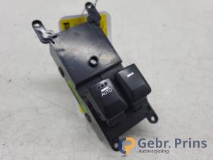 Gebruikte Ruit schakelaar elektrisch Kia Rio III (UB) 1.2 CVVT 16V Prijs € 25,00 Margeregeling aangeboden door Autorec. Gebr. Prins b.v.