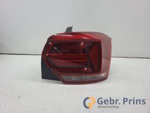 Gebruikte Achterlicht rechts Volkswagen Polo VI (AW1) 1.0 TSI 12V Prijs € 100,00 Margeregeling aangeboden door Autorec. Gebr. Prins b.v.