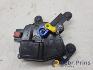 Gebruikte Centrale Deurvergrendelings Module Hyundai i10 (F5) 1.1i 12V Prijs € 20,00 Margeregeling aangeboden door Autorec. Gebr. Prins b.v.