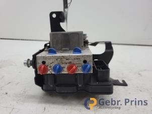 Gebruikte ABS Pomp Renault Clio IV (5R) 1.2 16V Prijs € 75,00 Margeregeling aangeboden door Autorec. Gebr. Prins b.v.