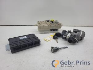 Gebruikte Contactslot + computer Mitsubishi Space Star (A0) 1.0 12V Prijs € 150,00 Margeregeling aangeboden door Autorec. Gebr. Prins b.v.