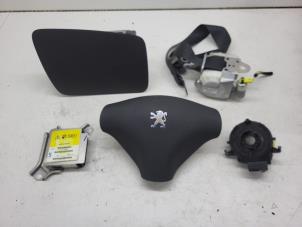 Gebruikte Airbag Set + Module Peugeot 107 1.0 12V Prijs € 125,00 Margeregeling aangeboden door Autorec. Gebr. Prins b.v.