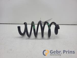 Gebruikte Schroefveer achter Renault Captur (2R) 0.9 Energy TCE 12V Prijs € 20,00 Margeregeling aangeboden door Autorec. Gebr. Prins b.v.