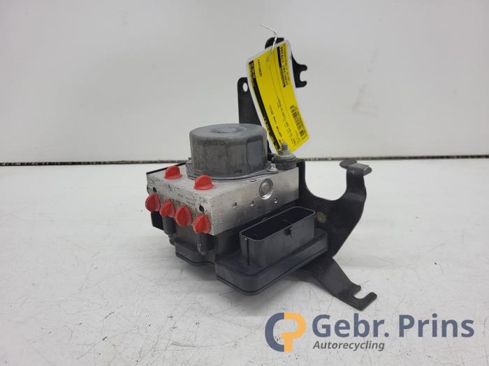 Gebruikte ABS Pomp Renault Captur I (2R) 0.9 Energy TCE 12V Prijs € 50,00 Margeregeling aangeboden door Autorec. Gebr. Prins b.v.