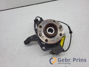 Gebruikte Fusee rechts-voor Renault Captur (2R) 0.9 Energy TCE 12V Prijs € 40,00 Margeregeling aangeboden door Autorec. Gebr. Prins b.v.