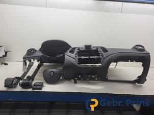 Gebruikte Airbag set + dashboard Renault Captur (2R) 0.9 Energy TCE 12V Prijs € 500,00 Margeregeling aangeboden door Autorec. Gebr. Prins b.v.