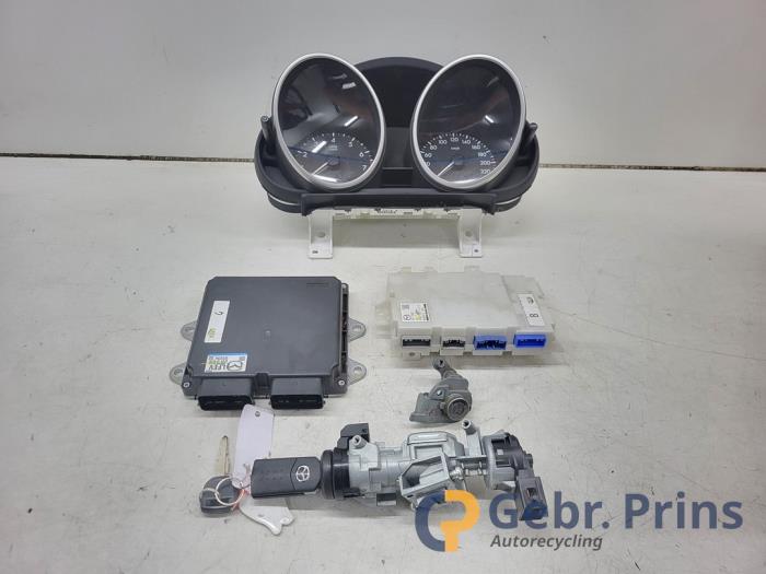 Gebruikte Kontaktslot + computer Mazda 5 (CWA9) 2.0i 16V Prijs € 150,00 Margeregeling aangeboden door Autorec. Gebr. Prins b.v.
