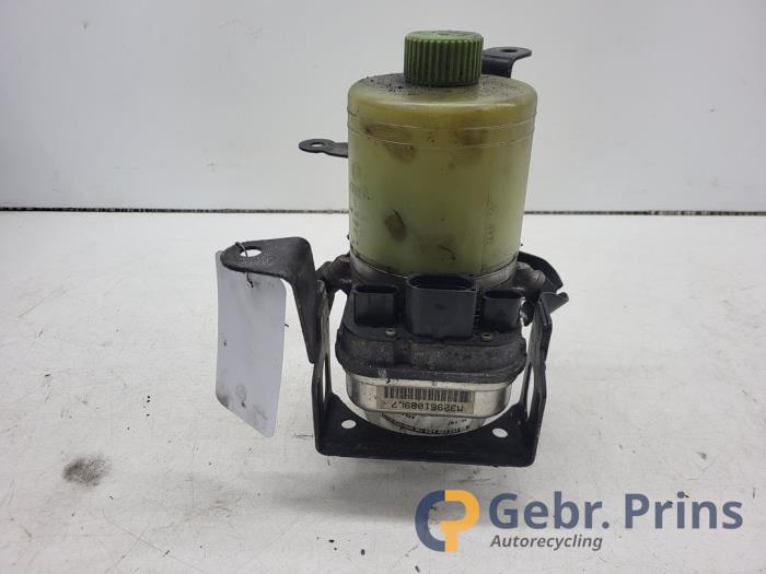 Gebruikte Pomp Servo Volkswagen Polo IV (9N1/2/3) 1.2 12V Prijs € 50,00 Margeregeling aangeboden door Autorec. Gebr. Prins b.v.