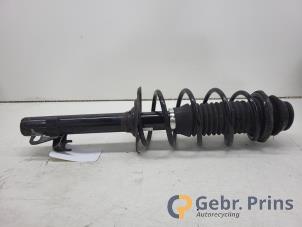 Gebruikte Schokdemperpoot links-voor Citroen C1 1.0 Vti 68 12V Prijs € 40,00 Margeregeling aangeboden door Autorec. Gebr. Prins b.v.