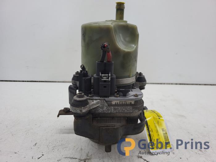 Gebruikte Pomp Servo Volvo V50 (MW) 2.0 D 16V Prijs € 75,00 Margeregeling aangeboden door Autorec. Gebr. Prins b.v.