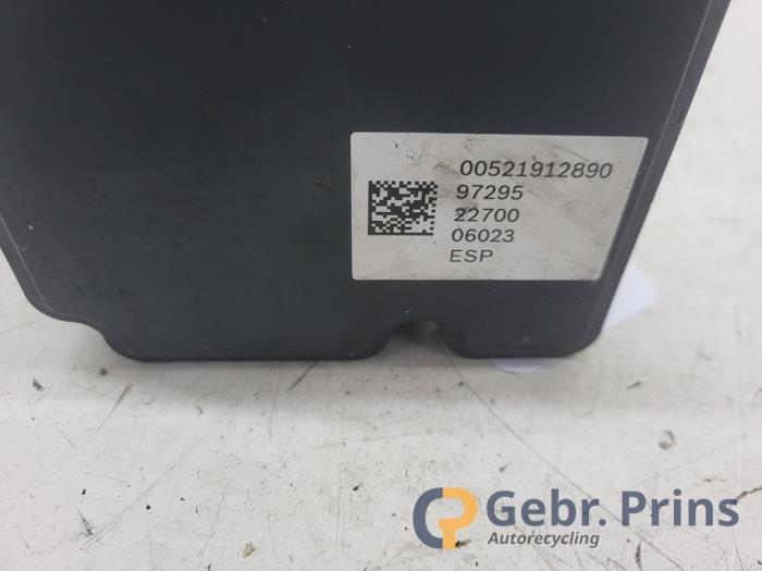 ABS Pomp van een Citroën Jumper (U9) 2.2 Blue HDi 165 2023