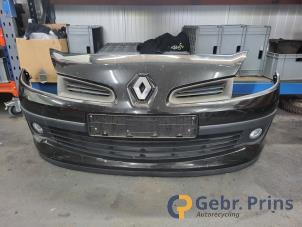 Gebruikte Voorbumper Renault Clio III Estate/Grandtour (KR) 1.2 16V 75 Prijs € 100,00 Margeregeling aangeboden door Autorec. Gebr. Prins b.v.