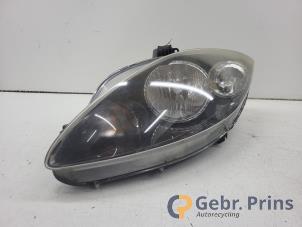 Gebruikte Koplamp links Seat Leon (1P1) 1.9 TDI 105 Prijs € 50,00 Margeregeling aangeboden door Autorec. Gebr. Prins b.v.