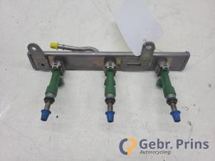 Gebruikte Injector brug Renault Clio V (RJAB) 1.0 TCe 90 12V Prijs € 50,00 Margeregeling aangeboden door Autorec. Gebr. Prins b.v.