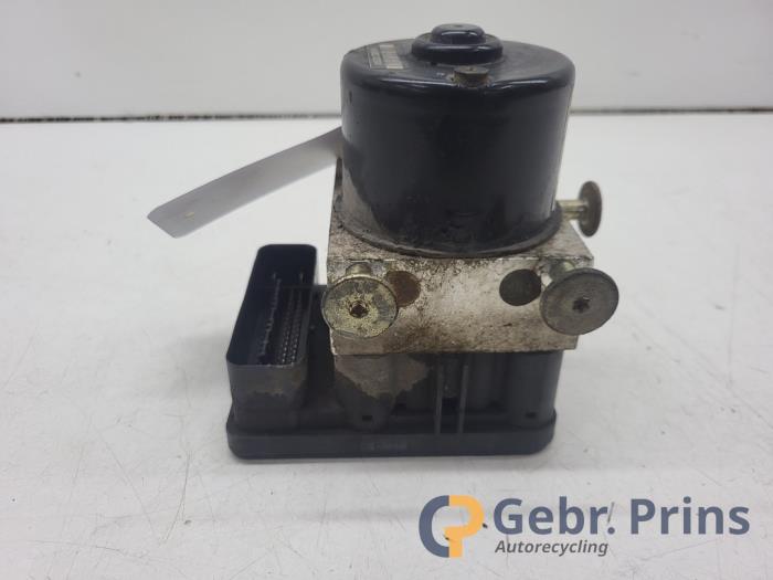 Gebruikte ABS Pomp Mazda 2 (NB/NC/ND/NE) 1.25 16V Prijs € 40,00 Margeregeling aangeboden door Autorec. Gebr. Prins b.v.