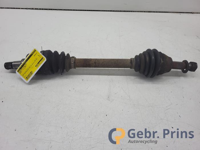 Gebruikte Aandrijfas links-voor Mazda 2 (NB/NC/ND/NE) 1.25 16V Prijs € 25,00 Margeregeling aangeboden door Autorec. Gebr. Prins b.v.