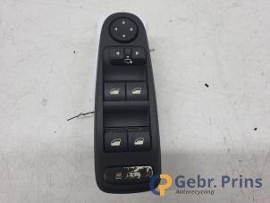 Gebruikte Ruit schakelaar elektrisch Citroen C4 Grand Picasso (UA) 1.6 16V VTi Prijs € 30,00 Margeregeling aangeboden door Autorec. Gebr. Prins b.v.