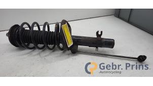 Gebruikte Mac Phersonpoot links-voor Peugeot 208 I (CA/CC/CK/CL) 1.6 Blue HDi 100 Prijs € 40,00 Margeregeling aangeboden door Autorec. Gebr. Prins b.v.