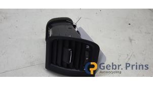 Gebruikte Luchtrooster Dashboard Skoda Fabia II Combi 1.2 TDI 12V Greenline Prijs € 10,00 Margeregeling aangeboden door Autorec. Gebr. Prins b.v.