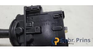 Gebruikte Pinker Schakelaar Nissan Pixo (D31S) 1.0 12V Prijs € 25,00 Margeregeling aangeboden door Autorec. Gebr. Prins b.v.