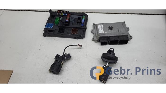 Gebruikte Kontaktslot + computer Citroen C4 Cactus (0B/0P) 1.2 PureTech 82 12V Prijs € 200,00 Margeregeling aangeboden door Autorec. Gebr. Prins b.v.