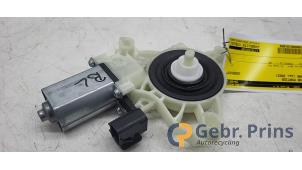 Gebruikte Portierruitmotor Ford Puma 1.0 Ti-VCT EcoBoost mHEV 12V Prijs € 20,00 Margeregeling aangeboden door Autorec. Gebr. Prins b.v.