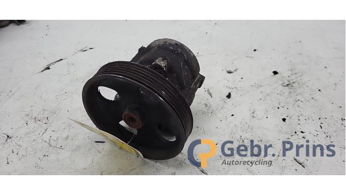 Gebruikte Pomp Servo Renault Trafic New (FL) 1.9 dCi 82 16V Prijs € 48,40 Inclusief btw aangeboden door Autorec. Gebr. Prins b.v.