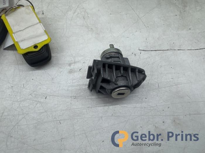 Kontaktslot + computer van een Ford Puma 1.0 Ti-VCT EcoBoost mHEV 12V 2022