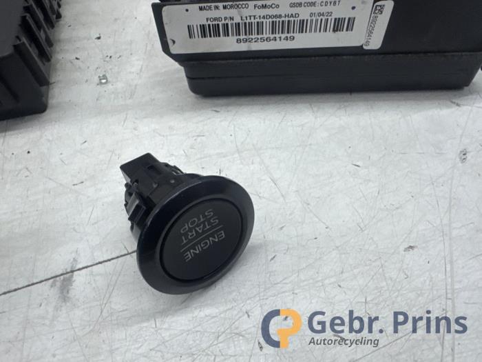 Kontaktslot + computer van een Ford Puma 1.0 Ti-VCT EcoBoost mHEV 12V 2022