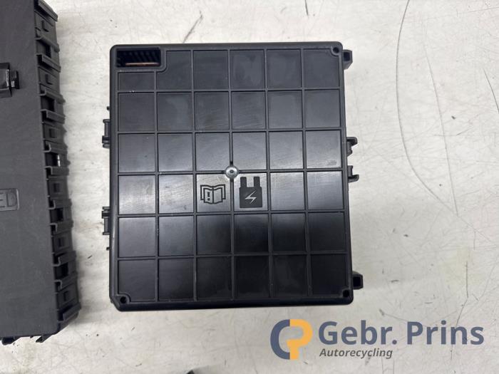 Kontaktslot + computer van een Ford Puma 1.0 Ti-VCT EcoBoost mHEV 12V 2022