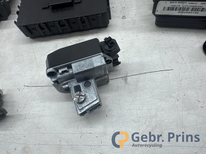 Kontaktslot + computer van een Ford Puma 1.0 Ti-VCT EcoBoost mHEV 12V 2022