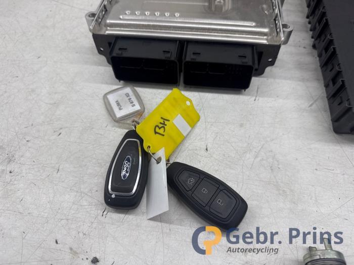 Kontaktslot + computer van een Ford Puma 1.0 Ti-VCT EcoBoost mHEV 12V 2022